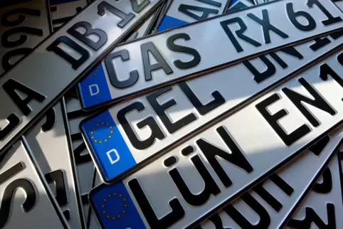 Die an dem Golf angebrachten Kfz-Kennzeichen sind derzeit gar nicht ausgegeben, stellten die Polizisten fest. 
