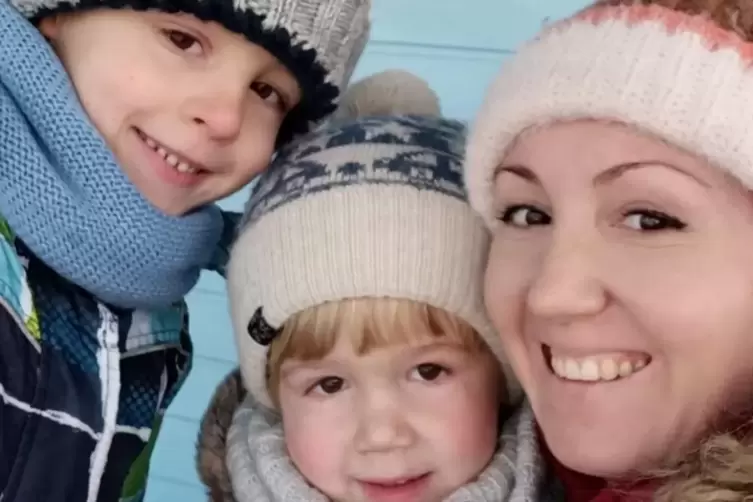 In R&ouml;dersheim-Gronau eine neue Heimat gefunden: Timur, Nikita und Iryna Tymofiieva. 
