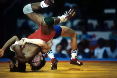 Pasquale Passarelli (rechts) gegen den Mexikaner Ernesto Bahena bei den Olympischen Spielen 1984 in Los Angeles. 