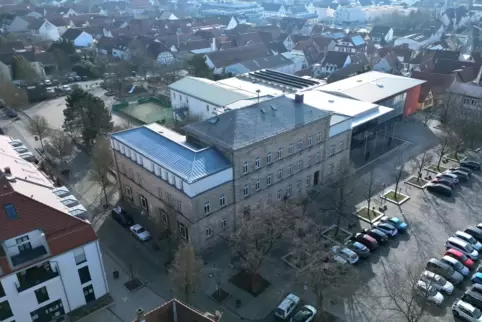 An der Ludwig-Riedinger-Grundschule besteht schon wieder Sanierungsbedarf.