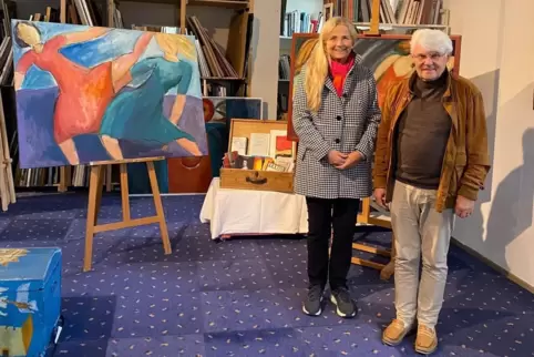 Aktivposten in Mack’s Kunstdepot: Kuratorin Mareile F. Martin und der Mack-Stiftungsvorsitzende Winfried Sommer. Aktivposten in Mack’s Kunstdepot: Kuratorin Mareile F. Martin und der Mack-Stiftungsvorsitzende Winfried Sommer.