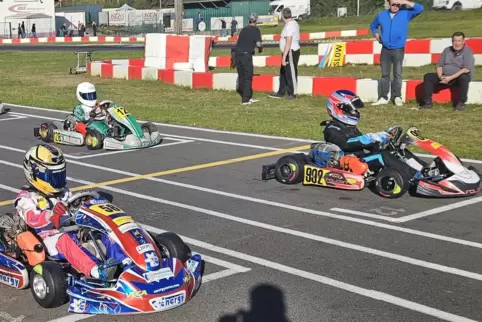 Bastian Kleiner (links) beim Start in Kerpen.