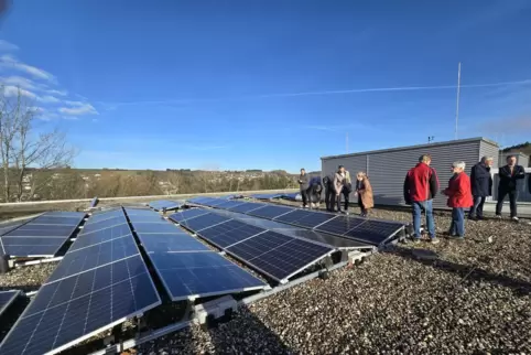 Die IGS Thaleischweiler-Fröschen ist eine Schule im Grünen, auf deren Dach nun grüne Energie in Form von Solarstrom gewonnen wir