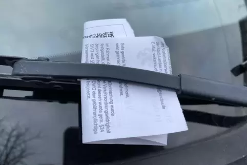 Ein Knöllchen als Disziplinarmaßnahme verpufft offensichtich bei den meisten Kunden der Mutterstadter Postfiliale. 