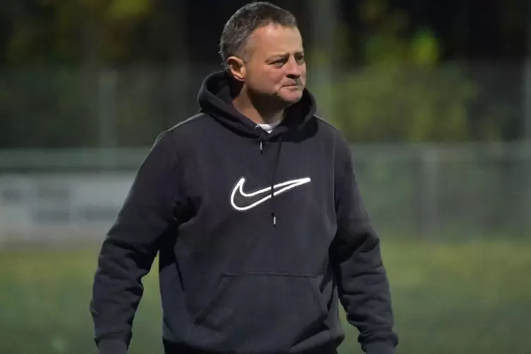 Bodo Schulz trainiert zum Teil A-Junioren, die erst spät mit Fußball begonnen haben.