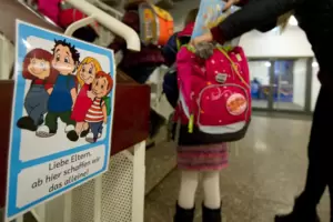Eltern wollen das Beste für ihre Kinder, aber zu viel Kontrolle kann schief gehen. Eltern wollen das Beste für ihre Kinder, aber zu viel Kontrolle kann schief gehen.