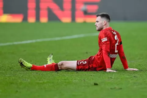 Der Frust überwiegt nach der Niederlage gegen den 1. FC Köln. Abwehrspieler Boris Tomiak sieht den FCK als das dominantere Team.