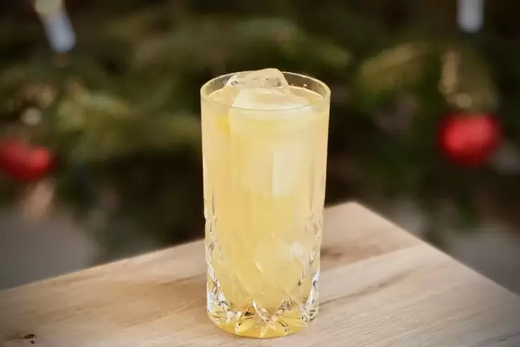 Weihnachtlich und alkoholfrei: hausgemachte Mandarinen-Limo.