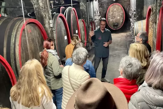 Auf dem Tourplan: Besuch im Weingut Schwan. Auf dem Tourplan: Besuch im Weingut Schwan.