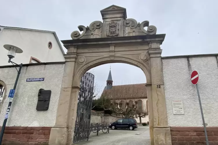 Speyerer Blick auf St. Magdalena: Portal im Hasenpfuhl.