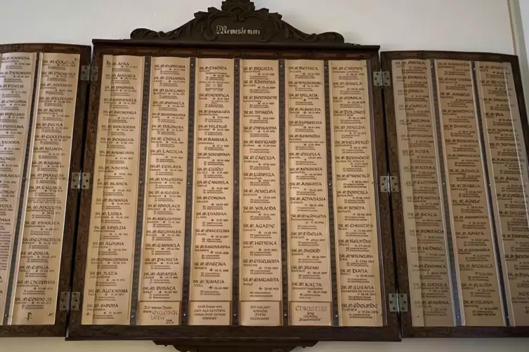 Ehrentafel: historische Liste der Schwestern.