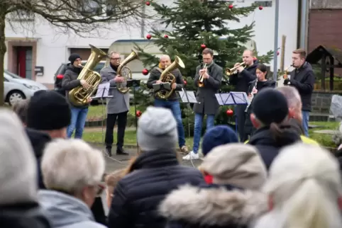 Die Weihnachtsbläser bei ihrem Auftakt-Konzert in Welchweiler. 