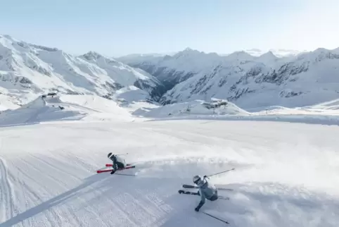 Am Stubaier Gletscher beginnt die Saison schon früh – und zuverlässig. 