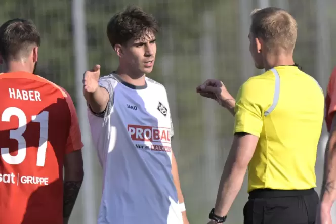 Hat sich in Ludwigshafen etabliert: Philip Krischa (Mitte), hier im Testspiel gegen die TSG Pfeddersheim. Hat sich in Ludwigshafen etabliert: Philip Krischa (Mitte), hier im Testspiel gegen die TSG Pfeddersheim.
