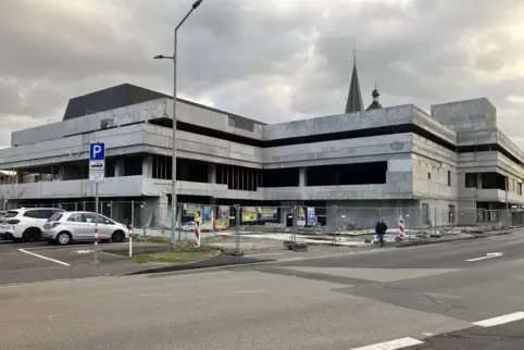 Die Zukunft der Hertie-Ruine ist ungewiss, Wunschvorstellungen gibt es aber schon.
