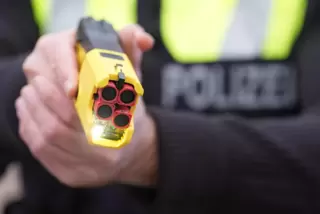 Ein 33-jähriger Mann ließ sich erst nach dem Einsatz eines Tasers beruhigen.