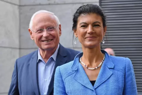 Bündnis-Sahra-Wagenknecht-Kanzlerkandidatin Sahra Wagenknecht und Kanzlerkandidatinnen-Berater mit Kanzlerkandidaten-Erfahrung O