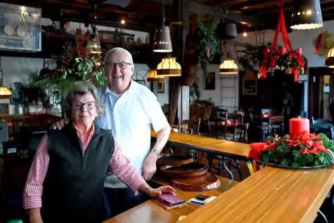 Hilde und Wolfgang Zaun in ihrer Waffenschmiede. 