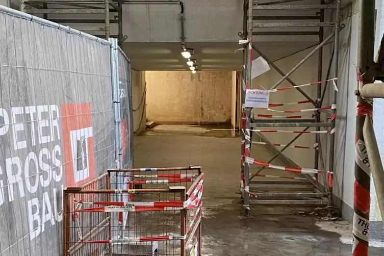 Die Unterf&uuml;hrung zu den Bahnsteigen wird 2025 saniert, dann werden auch die Aufz&uuml;ge eingebaut. 