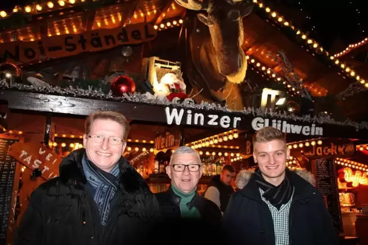 Drei Schausteller-Generationen mit v.l. Andreas, Peter und Patrick Barth.