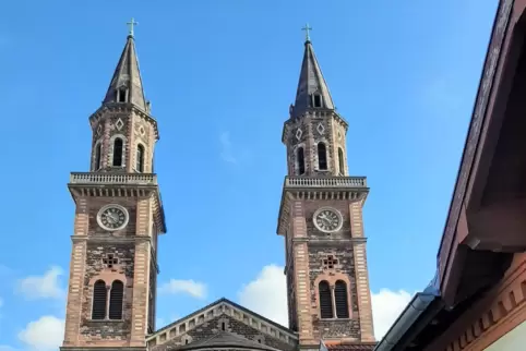 Wahrzeichen in der Innenstadt: Türme von St. Ludwig.