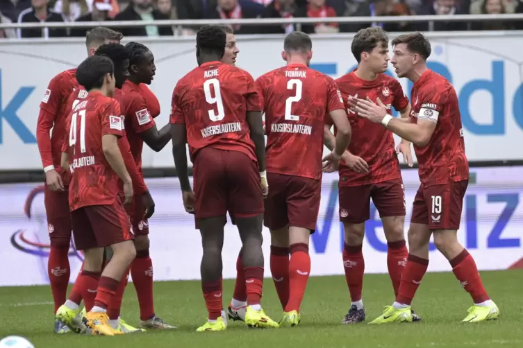 Daniel Hanslik (rechts) ist der heimliche Chef im FCK-Team. 