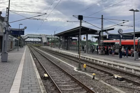 Rund 5000 Menschen nutzen den Wörther Bahnhof täglich. 