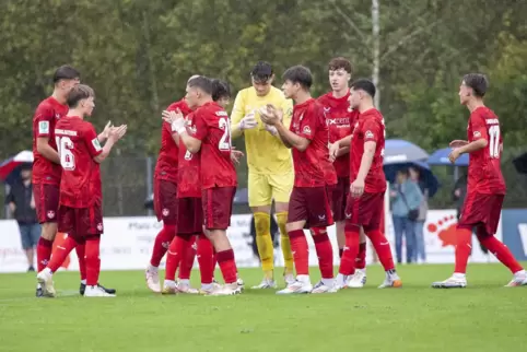 Applaus für eine starke Gruppenrunde in der neuen DFB-Nachwuchliga: Die U17 des 1. FC Kaiserslautern darf sich nach der Winterpa