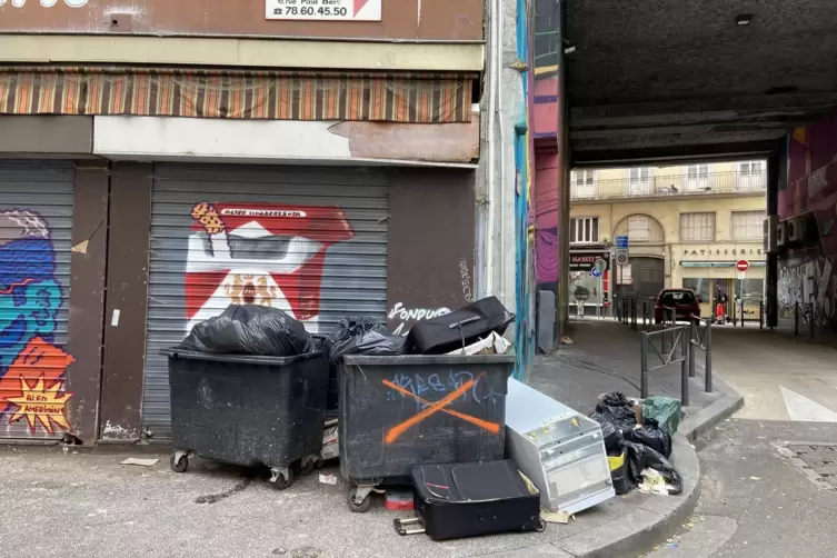 Illegale M&uuml;llablagerungen sind eines der Probleme im Lyoner Viertel La Guilloti&egrave;re. 