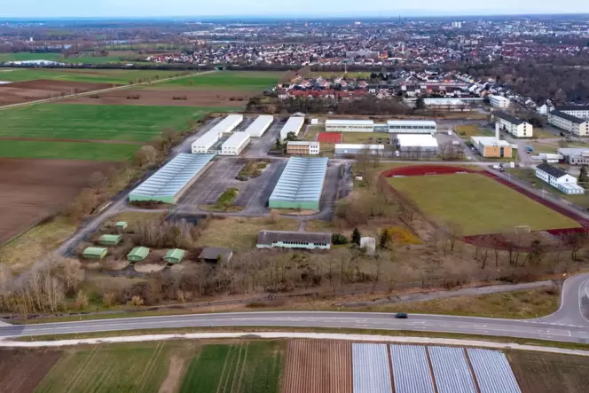 Früherer Technik-Bereich der Kurpfalzkaserne in Speyer-Nord: Ankauf durch die Kommunen geplant. Früherer Technik-Bereich der Kurpfalzkaserne in Speyer-Nord: Ankauf durch die Kommunen geplant.