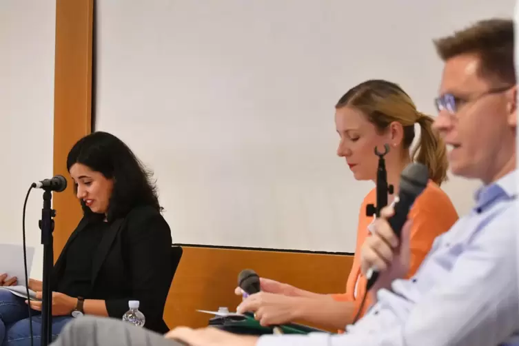 Heute schon im Bundestag: Misbah Khan, Isabel Mackensen-Geis, Johannes Steiniger.