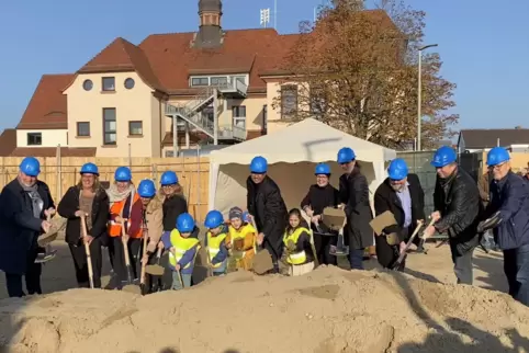 Lang ersehnt war der Spatenstich für den Kindercampus an der Pastalozzi-Schule. 