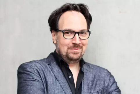 Carsten Henn, Autor, Restaurantkritiker und Weinbaujournalist aus Köln, feiert in seinem Roman „Der Buchspazierer“ den Buchhändl