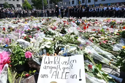 Die Betroffenheit und Anteilnahme nach dem tödlichen Angriff auf einen Polizisten war in Mannheim und bundesweit sehr groß. 