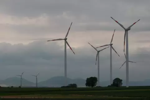 16 Windräder stehen zwischen Herxheim und Offenbach – und es wurden bereits Pläne für elf weitere Anlagen geschmiedet. 