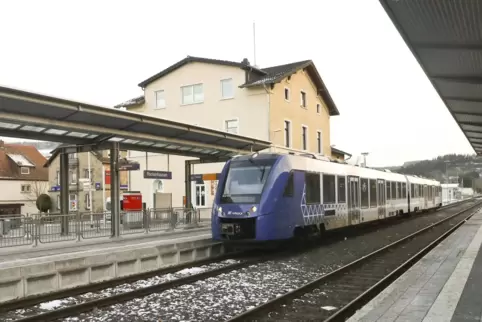 Rockenhausen hat zweistündlich einen direkten Regional-Express nach Koblenz und künftig auch mehr direkte Züge nach Mainz. 