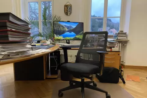 Begehrt: der Chefsessel in der Kreisverwaltung. Bis Mitte Oktober sitzt Otto Rubly noch darauf. 