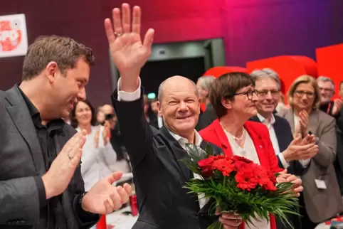 Jetzt geht’s los zum Endspurt: SPD-Kanzlerkandidat Olaf Scholz – hier flankiert von den SPD-Vorsitzenden Lars Klingbeil und Sask