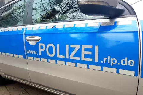 Die Polizei nahm die Frau mit auf die Wache.