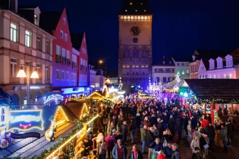 Zog auch in dieser Saison viele Menschen an: der Speyerer Weihnachts- und Neujahrsmarkt. 