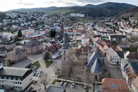 Die Marktkirche liegt in der Bergzaberner Innenstadt. 