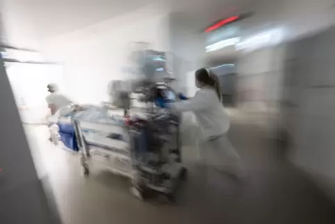 Wenn es schnell gehen muss: Intensivpatientin im Krankenhaus.