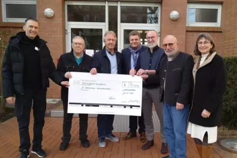 Bei der Spendenübergabe (von links): Ralf Kleninger, Horst Stotzek, Dieter Matzig, Jürgen Will, Michael Eberhart, Volker Keller 