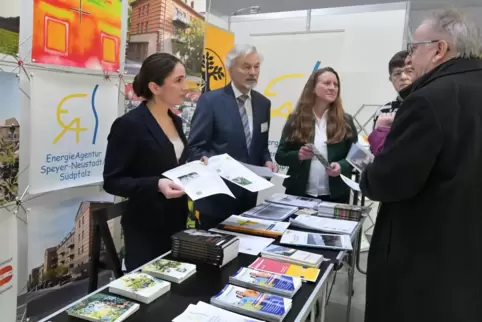 Baumesse (frühere Auflage): von links Fabienne Körner und Hans-Joachim Ritter, die auch diesmal zu den Referenten gehören. Baumesse (frühere Auflage): von links Fabienne Körner und Hans-Joachim Ritter, die auch diesmal zu den Referenten gehören.