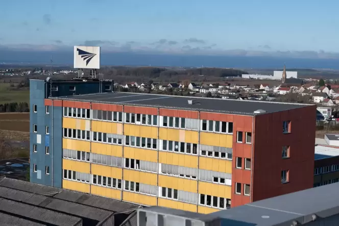 Im Werk an der Zweibrücker Straße beschäftigt Profine 1200 Mitarbeiter hinzu kommen saisonabhängig noch Leiharbeiter. Im Werk an der Zweibrücker Straße beschäftigt Profine 1200 Mitarbeiter hinzu kommen saisonabhängig noch Leiharbeiter.