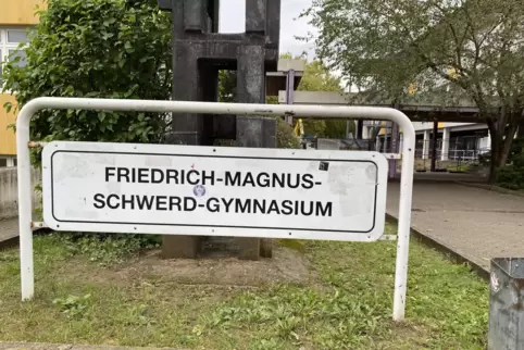 Einer der Tatorte: Friedrich-Magnus-Schwerd-Gymnasium. 