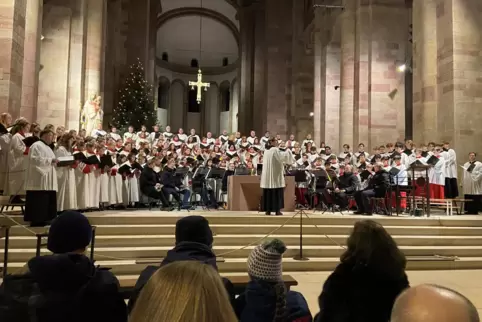 In großer Besetzung: die Speyerer Dommusik bei Cantate Domino.