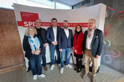 Das SPD-Führungsteam bei der Vorstellung seines OB-Kandidaten im „Freischwimmer“ (von links): Sylvia Weiler, Gregory Scholz, Par