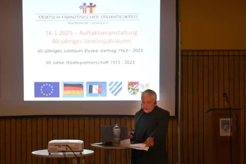 Der gebürtige Franzose und Wachenheimer Pierre Amblard bei seinem Vortrag zur Auftaktveranstaltung "Kultur des Friedens".