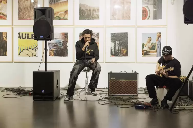 Atmosph&auml;rischer Schlusspunkt. Rapper TYREXX und Gitarrist Eddy.